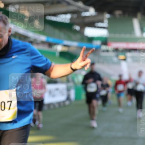 06.10.2024 - 19. swb-Marathon Bremen Yannick Fuchs http://msf.ph/oto/7449801 06.10.2024 10:32:30 Laufen im Stadion 7050, 7087, 7126, 7179, 7189, 7308, 7379, 7382, 7415, 7425, 7457, 7469, 7481, 7482, 7493, 7499, 7551, 7574, 7600, 7637, 7689, 7750, 7846, 7850, 7865, 7894, 7975, 8045, 8061, 8111, 8112, 8119, 8132, 8137, 8161, 8162, 8231, 8276, 8317, 8322, 8324, 8325, 8339, 8348, 8359, 8361, 8377, 8431, 8432, 8576, 8584, 8598, 8616, 8641, 8682, 8683, 8700, 8738, 8756, 8759, 8772, 8790, 8822, 8826, 8840, 8867, 8868, 8874, 8934, 9021, 9100, 9108, 9115, 9117, 9130 meine-sportfotos.de
