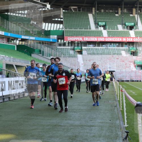 06.10.2024 - 19. swb-Marathon Bremen Yannick Fuchs http://msf.ph/oto/7449812 06.10.2024 10:36:50 Laufen im Stadion 7022, 7064, 7104, 7152, 7160, 7172, 7300, 7326, 7399, 7416, 7529, 7547, 7558, 7626, 7627, 7636, 7645, 7708, 7709, 7715, 7721, 7747, 7748, 7769, 7792, 7896, 7908, 7944, 8025, 8026, 8032, 8050, 8051, 8078, 8081, 8082, 8083, 8084, 8116, 8125, 8138, 8168, 8170, 8193, 8201, 8340, 8407, 8430, 8438, 8493, 8529, 8592, 8613, 8621, 8703, 8708, 8737, 8741, 8751, 8862, 8977, 8978, 9022, 9024, 9083, 9123, 9990 meine-sportfotos.de