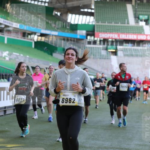 06.10.2024 - 19. swb-Marathon Bremen Yannick Fuchs http://msf.ph/oto/7449827 06.10.2024 10:32:34 Laufen im Stadion 7050, 7087, 7126, 7179, 7189, 7308, 7317, 7375, 7382, 7415, 7425, 7457, 7469, 7477, 7481, 7482, 7499, 7551, 7574, 7600, 7637, 7734, 7735, 7750, 7846, 7865, 7975, 8045, 8111, 8112, 8119, 8132, 8137, 8161, 8162, 8231, 8276, 8317, 8322, 8324, 8325, 8339, 8348, 8359, 8361, 8377, 8431, 8432, 8598, 8616, 8641, 8663, 8682, 8683, 8700, 8738, 8756, 8759, 8772, 8790, 8822, 8840, 8867, 8868, 8934, 9021, 9100, 9108, 9115, 9117, 9130 meine-sportfotos.de