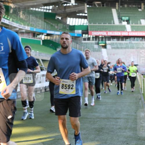 06.10.2024 - 19. swb-Marathon Bremen Yannick Fuchs http://msf.ph/oto/7449852 06.10.2024 10:36:55 Laufen im Stadion 7022, 7064, 7104, 7152, 7160, 7172, 7300, 7326, 7399, 7416, 7529, 7547, 7558, 7626, 7627, 7636, 7645, 7708, 7709, 7715, 7721, 7747, 7748, 7792, 7896, 7908, 8025, 8026, 8032, 8050, 8051, 8078, 8081, 8082, 8083, 8084, 8138, 8168, 8170, 8193, 8201, 8216, 8340, 8407, 8430, 8438, 8493, 8529, 8574, 8592, 8599, 8613, 8621, 8660, 8696, 8703, 8708, 8731, 8741, 8751, 8770, 8778, 8862, 8977, 8978, 9010, 9022, 9024, 9074, 9123, 9990 meine-sportfotos.de