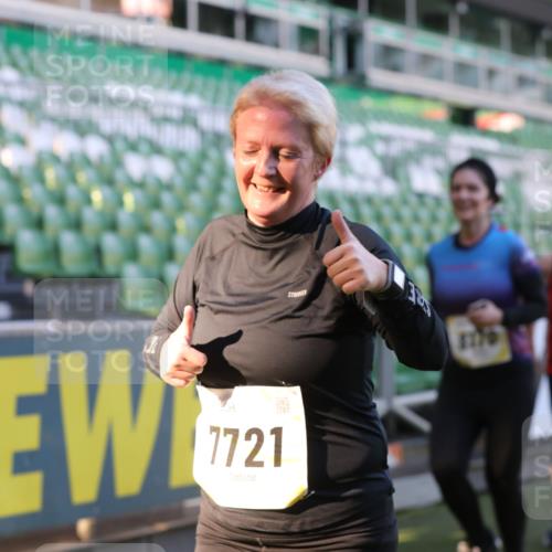 06.10.2024 - 19. swb-Marathon Bremen Yannick Fuchs http://msf.ph/oto/7449874 06.10.2024 10:37:01 Laufen im Stadion 7022, 7064, 7104, 7152, 7160, 7172, 7326, 7399, 7416, 7441, 7558, 7626, 7627, 7636, 7645, 7708, 7709, 7715, 7721, 7747, 7748, 7792, 7818, 7819, 7834, 7896, 7908, 8025, 8026, 8032, 8050, 8051, 8077, 8078, 8083, 8104, 8138, 8168, 8170, 8193, 8201, 8202, 8216, 8221, 8340, 8407, 8430, 8438, 8448, 8493, 8529, 8574, 8592, 8599, 8613, 8621, 8660, 8693, 8696, 8703, 8708, 8731, 8741, 8751, 8770, 8778, 8811, 8862, 8977, 8978, 9010, 9022, 9024, 9074, 9123, 9990 meine-sportfotos.de