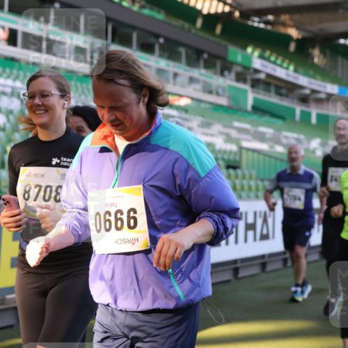 06.10.2024 - 19. swb-Marathon Bremen Yannick Fuchs http://msf.ph/oto/7449885 06.10.2024 10:37:02 Laufen im Stadion 7022, 7064, 7104, 7152, 7160, 7172, 7326, 7399, 7416, 7441, 7558, 7626, 7627, 7636, 7645, 7708, 7709, 7721, 7748, 7792, 7818, 7819, 7834, 7908, 8025, 8026, 8032, 8050, 8051, 8077, 8078, 8083, 8104, 8138, 8168, 8170, 8193, 8201, 8202, 8216, 8221, 8340, 8407, 8430, 8438, 8448, 8493, 8529, 8574, 8592, 8599, 8613, 8621, 8660, 8693, 8696, 8703, 8708, 8731, 8741, 8751, 8770, 8778, 8811, 8862, 8977, 8978, 9010, 9022, 9024, 9074, 9123, 9990 meine-sportfotos.de