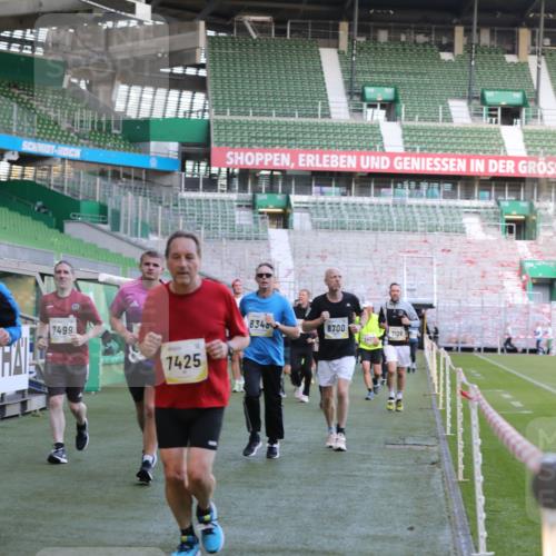 06.10.2024 - 19. swb-Marathon Bremen Yannick Fuchs http://msf.ph/oto/7449886 06.10.2024 10:32:44 Laufen im Stadion 7050, 7126, 7179, 7189, 7308, 7317, 7373, 7375, 7382, 7425, 7442, 7457, 7477, 7481, 7499, 7551, 7574, 7656, 7678, 7734, 7735, 7758, 7849, 7865, 7975, 8020, 8022, 8045, 8048, 8119, 8137, 8161, 8162, 8231, 8314, 8315, 8317, 8322, 8325, 8339, 8348, 8359, 8361, 8377, 8431, 8432, 8479, 8485, 8504, 8598, 8616, 8641, 8663, 8682, 8683, 8686, 8700, 8705, 8724, 8738, 8759, 8822, 8840, 8858, 8867, 8934, 9021, 9100, 9108, 9112, 9115, 9117, 9130 meine-sportfotos.de