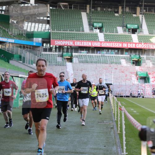 06.10.2024 - 19. swb-Marathon Bremen Yannick Fuchs http://msf.ph/oto/7449888 06.10.2024 10:32:44 Laufen im Stadion 7050, 7126, 7179, 7189, 7308, 7317, 7373, 7375, 7382, 7425, 7442, 7457, 7477, 7481, 7499, 7551, 7574, 7656, 7678, 7734, 7735, 7758, 7849, 7865, 7975, 8020, 8022, 8045, 8048, 8119, 8137, 8161, 8162, 8231, 8314, 8315, 8317, 8322, 8325, 8339, 8348, 8359, 8361, 8377, 8431, 8432, 8479, 8485, 8504, 8598, 8616, 8641, 8663, 8682, 8683, 8686, 8700, 8705, 8724, 8738, 8759, 8822, 8840, 8858, 8867, 8934, 9021, 9100, 9108, 9112, 9115, 9117, 9130 meine-sportfotos.de
