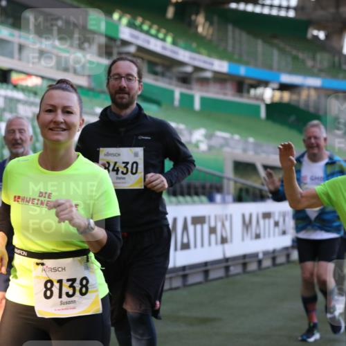 06.10.2024 - 19. swb-Marathon Bremen Yannick Fuchs http://msf.ph/oto/7449894 06.10.2024 10:37:04 Laufen im Stadion 7022, 7064, 7104, 7152, 7160, 7172, 7326, 7399, 7416, 7441, 7558, 7626, 7627, 7636, 7645, 7708, 7709, 7721, 7792, 7818, 7819, 7834, 7908, 8025, 8026, 8032, 8050, 8051, 8077, 8078, 8083, 8104, 8138, 8168, 8170, 8193, 8201, 8202, 8216, 8221, 8340, 8407, 8430, 8438, 8448, 8493, 8529, 8574, 8592, 8599, 8613, 8621, 8660, 8693, 8696, 8703, 8708, 8731, 8741, 8751, 8770, 8778, 8811, 8862, 8977, 8978, 9010, 9022, 9024, 9074, 9123, 9990 meine-sportfotos.de
