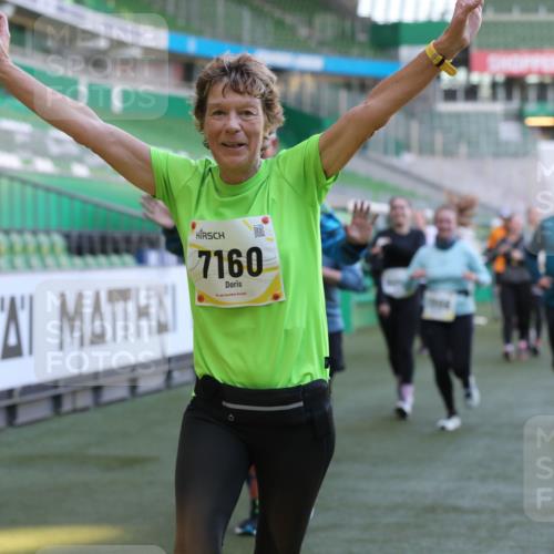 06.10.2024 - 19. swb-Marathon Bremen Yannick Fuchs http://msf.ph/oto/7449898 06.10.2024 10:37:04 Laufen im Stadion 7022, 7064, 7104, 7152, 7160, 7172, 7326, 7399, 7416, 7441, 7558, 7626, 7627, 7636, 7645, 7708, 7709, 7721, 7792, 7818, 7819, 7834, 7908, 8025, 8026, 8032, 8050, 8051, 8077, 8078, 8083, 8104, 8138, 8168, 8170, 8193, 8201, 8202, 8216, 8221, 8340, 8407, 8430, 8438, 8448, 8493, 8529, 8574, 8592, 8599, 8613, 8621, 8660, 8693, 8696, 8703, 8708, 8731, 8741, 8751, 8770, 8778, 8811, 8862, 8977, 8978, 9010, 9022, 9024, 9074, 9123, 9990 meine-sportfotos.de