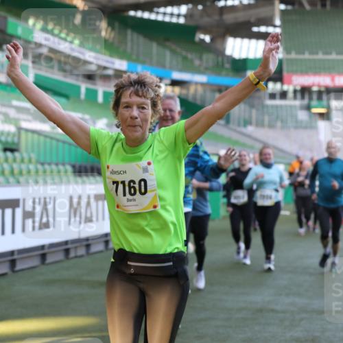 06.10.2024 - 19. swb-Marathon Bremen Yannick Fuchs http://msf.ph/oto/7449899 06.10.2024 10:37:04 Laufen im Stadion 7022, 7064, 7104, 7152, 7160, 7172, 7326, 7399, 7416, 7441, 7558, 7626, 7627, 7636, 7645, 7708, 7709, 7721, 7792, 7818, 7819, 7834, 7908, 8025, 8026, 8032, 8050, 8051, 8077, 8078, 8083, 8104, 8138, 8168, 8170, 8193, 8201, 8202, 8216, 8221, 8340, 8407, 8430, 8438, 8448, 8493, 8529, 8574, 8592, 8599, 8613, 8621, 8660, 8693, 8696, 8703, 8708, 8731, 8741, 8751, 8770, 8778, 8811, 8862, 8977, 8978, 9010, 9022, 9024, 9074, 9123, 9990 meine-sportfotos.de