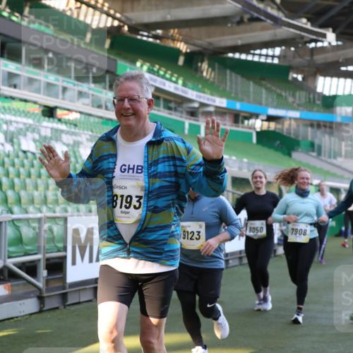 06.10.2024 - 19. swb-Marathon Bremen Yannick Fuchs http://msf.ph/oto/7449917 06.10.2024 10:37:06 Laufen im Stadion 7022, 7064, 7104, 7152, 7160, 7172, 7326, 7399, 7416, 7441, 7495, 7558, 7626, 7627, 7636, 7645, 7721, 7792, 7818, 7819, 7834, 7908, 8025, 8026, 8032, 8050, 8051, 8077, 8078, 8083, 8104, 8138, 8168, 8170, 8193, 8201, 8202, 8216, 8221, 8340, 8407, 8430, 8438, 8448, 8493, 8529, 8574, 8592, 8599, 8613, 8621, 8660, 8693, 8696, 8703, 8708, 8731, 8741, 8751, 8770, 8778, 8811, 8862, 9010, 9022, 9024, 9074, 9123, 9990 meine-sportfotos.de