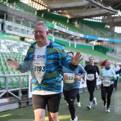 06.10.2024 - 19. swb-Marathon Bremen Yannick Fuchs http://msf.ph/oto/7449920 06.10.2024 10:37:06 Laufen im Stadion 7022, 7064, 7104, 7152, 7160, 7172, 7326, 7399, 7416, 7441, 7495, 7558, 7626, 7627, 7636, 7645, 7721, 7792, 7818, 7819, 7834, 7908, 8025, 8026, 8032, 8050, 8051, 8077, 8078, 8083, 8104, 8138, 8168, 8170, 8193, 8201, 8202, 8216, 8221, 8340, 8407, 8430, 8438, 8448, 8493, 8529, 8574, 8592, 8599, 8613, 8621, 8660, 8693, 8696, 8703, 8708, 8731, 8741, 8751, 8770, 8778, 8811, 8862, 9010, 9022, 9024, 9074, 9123, 9990 meine-sportfotos.de