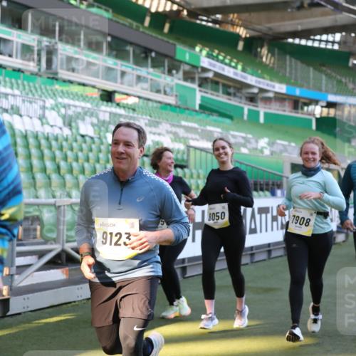 06.10.2024 - 19. swb-Marathon Bremen Yannick Fuchs http://msf.ph/oto/7449929 06.10.2024 10:37:07 Laufen im Stadion 7022, 7064, 7104, 7152, 7160, 7172, 7326, 7399, 7416, 7441, 7495, 7558, 7626, 7627, 7636, 7645, 7721, 7792, 7818, 7819, 7834, 7908, 8025, 8026, 8032, 8050, 8051, 8077, 8078, 8083, 8104, 8138, 8168, 8170, 8193, 8201, 8202, 8216, 8221, 8340, 8407, 8430, 8438, 8448, 8493, 8529, 8574, 8592, 8599, 8613, 8621, 8660, 8693, 8696, 8703, 8708, 8731, 8741, 8751, 8770, 8778, 8811, 8862, 9010, 9022, 9024, 9074, 9123, 9990 meine-sportfotos.de