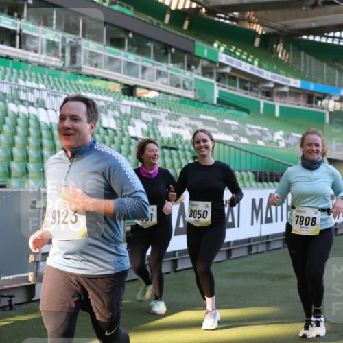 06.10.2024 - 19. swb-Marathon Bremen Yannick Fuchs http://msf.ph/oto/7449933 06.10.2024 10:37:07 Laufen im Stadion 7022, 7064, 7104, 7152, 7160, 7172, 7326, 7399, 7416, 7441, 7495, 7558, 7626, 7627, 7636, 7645, 7721, 7792, 7818, 7819, 7834, 7908, 8025, 8026, 8032, 8050, 8051, 8077, 8078, 8083, 8104, 8138, 8168, 8170, 8193, 8201, 8202, 8216, 8221, 8340, 8407, 8430, 8438, 8448, 8493, 8529, 8574, 8592, 8599, 8613, 8621, 8660, 8693, 8696, 8703, 8708, 8731, 8741, 8751, 8770, 8778, 8811, 8862, 9010, 9022, 9024, 9074, 9123, 9990 meine-sportfotos.de