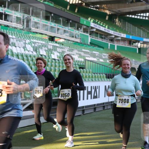 06.10.2024 - 19. swb-Marathon Bremen Yannick Fuchs http://msf.ph/oto/7449935 06.10.2024 10:37:08 Laufen im Stadion 7022, 7064, 7104, 7152, 7160, 7172, 7326, 7399, 7416, 7441, 7495, 7558, 7626, 7627, 7636, 7645, 7721, 7792, 7818, 7819, 7834, 7908, 8025, 8026, 8032, 8050, 8051, 8077, 8078, 8083, 8104, 8138, 8168, 8170, 8193, 8201, 8202, 8216, 8221, 8340, 8407, 8430, 8438, 8448, 8493, 8529, 8574, 8592, 8599, 8613, 8621, 8660, 8693, 8696, 8703, 8708, 8731, 8741, 8751, 8770, 8778, 8811, 8862, 9010, 9022, 9074, 9123, 9990 meine-sportfotos.de