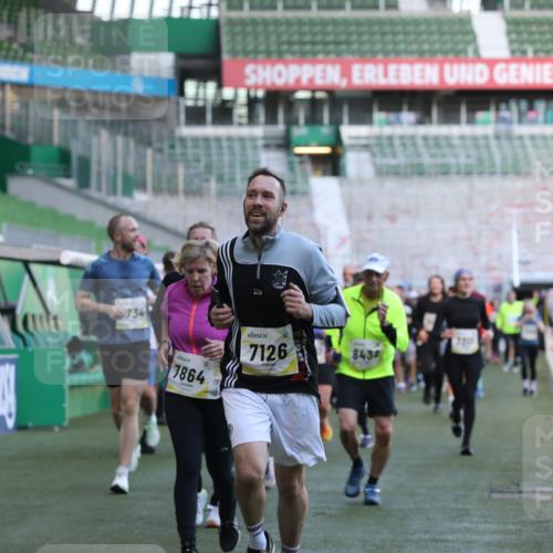 06.10.2024 - 19. swb-Marathon Bremen Yannick Fuchs http://msf.ph/oto/7449938 06.10.2024 10:32:49 Laufen im Stadion 7028, 7049, 7050, 7057, 7108, 7125, 7126, 7179, 7316, 7317, 7354, 7373, 7375, 7425, 7442, 7477, 7481, 7499, 7551, 7574, 7621, 7656, 7678, 7734, 7735, 7751, 7758, 7849, 7865, 7975, 8020, 8022, 8045, 8048, 8119, 8137, 8162, 8231, 8314, 8315, 8317, 8348, 8359, 8361, 8432, 8479, 8485, 8504, 8598, 8616, 8643, 8663, 8682, 8683, 8686, 8700, 8705, 8724, 8738, 8759, 8822, 8858, 8934, 9021, 9100, 9108, 9112, 9115, 9117, 9130 meine-sportfotos.de