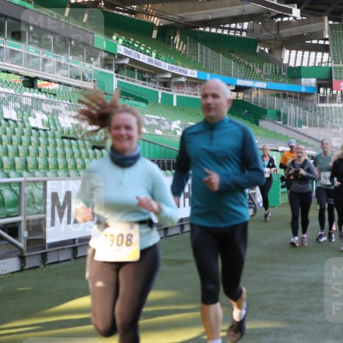 06.10.2024 - 19. swb-Marathon Bremen Yannick Fuchs http://msf.ph/oto/7449943 06.10.2024 10:37:08 Laufen im Stadion 7022, 7064, 7104, 7152, 7160, 7172, 7326, 7399, 7416, 7441, 7495, 7558, 7626, 7627, 7636, 7645, 7721, 7792, 7818, 7819, 7834, 7908, 8025, 8026, 8032, 8050, 8051, 8077, 8078, 8083, 8104, 8138, 8168, 8170, 8193, 8201, 8202, 8216, 8221, 8340, 8407, 8430, 8438, 8448, 8493, 8529, 8574, 8592, 8599, 8613, 8621, 8660, 8693, 8696, 8703, 8708, 8731, 8741, 8751, 8770, 8778, 8811, 8862, 9010, 9022, 9074, 9123, 9990 meine-sportfotos.de