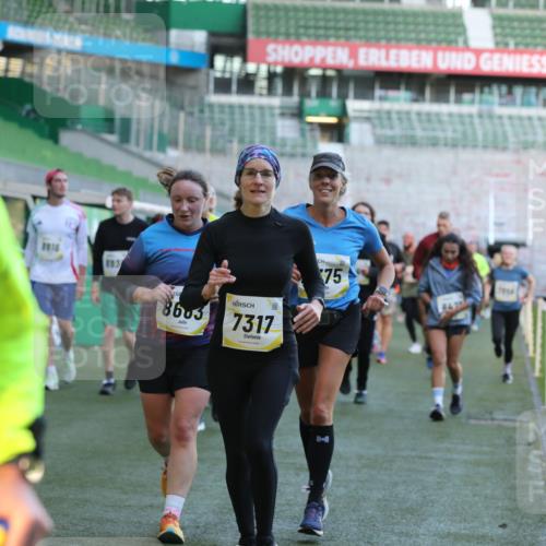 06.10.2024 - 19. swb-Marathon Bremen Yannick Fuchs http://msf.ph/oto/7449963 06.10.2024 10:32:55 Laufen im Stadion 7028, 7049, 7050, 7057, 7108, 7125, 7126, 7179, 7316, 7317, 7354, 7373, 7375, 7425, 7442, 7477, 7481, 7499, 7506, 7574, 7621, 7656, 7678, 7734, 7735, 7751, 7758, 7849, 7865, 7975, 8020, 8022, 8034, 8045, 8048, 8119, 8137, 8189, 8314, 8315, 8317, 8348, 8359, 8361, 8384, 8432, 8479, 8485, 8504, 8540, 8616, 8643, 8663, 8682, 8683, 8686, 8700, 8705, 8724, 8759, 8822, 8852, 8858, 8934, 9021, 9100, 9108, 9112, 9115, 9117, 9130 meine-sportfotos.de