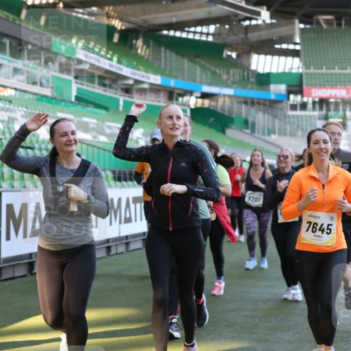 06.10.2024 - 19. swb-Marathon Bremen Yannick Fuchs http://msf.ph/oto/7449966 06.10.2024 10:37:12 Laufen im Stadion 7022, 7064, 7104, 7152, 7160, 7172, 7326, 7399, 7416, 7441, 7495, 7558, 7626, 7627, 7636, 7645, 7721, 7818, 7819, 7834, 7908, 8021, 8025, 8026, 8032, 8050, 8051, 8077, 8104, 8138, 8168, 8169, 8170, 8193, 8201, 8202, 8216, 8217, 8221, 8282, 8340, 8407, 8430, 8438, 8448, 8493, 8529, 8574, 8592, 8599, 8660, 8687, 8693, 8696, 8703, 8708, 8731, 8741, 8751, 8770, 8778, 8811, 8862, 9010, 9074, 9123, 9990 meine-sportfotos.de