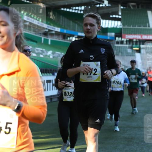 06.10.2024 - 19. swb-Marathon Bremen Yannick Fuchs http://msf.ph/oto/7449981 06.10.2024 10:37:14 Laufen im Stadion 7022, 7064, 7104, 7160, 7172, 7399, 7416, 7441, 7495, 7558, 7588, 7626, 7627, 7636, 7645, 7688, 7721, 7817, 7818, 7819, 7834, 7908, 8021, 8025, 8026, 8032, 8050, 8051, 8077, 8104, 8138, 8168, 8169, 8170, 8182, 8184, 8193, 8201, 8202, 8216, 8217, 8221, 8282, 8340, 8407, 8430, 8448, 8493, 8529, 8574, 8592, 8599, 8660, 8687, 8693, 8696, 8703, 8708, 8731, 8741, 8770, 8778, 8811, 8862, 9010, 9074, 9123, 9990 meine-sportfotos.de