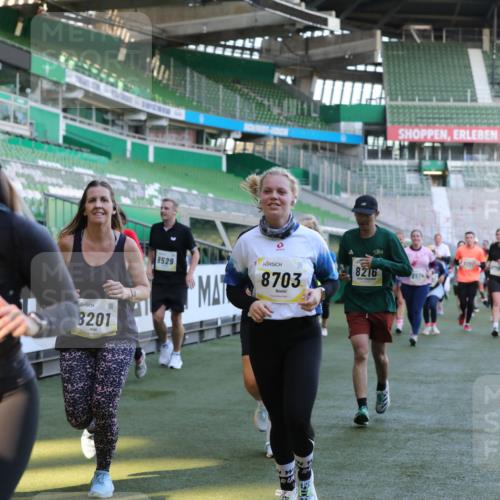06.10.2024 - 19. swb-Marathon Bremen Yannick Fuchs http://msf.ph/oto/7449983 06.10.2024 10:37:16 Laufen im Stadion 7038, 7064, 7104, 7160, 7172, 7220, 7399, 7416, 7441, 7495, 7512, 7588, 7611, 7612, 7626, 7627, 7645, 7688, 7721, 7817, 7818, 7819, 7834, 7908, 8021, 8025, 8026, 8032, 8050, 8051, 8077, 8104, 8138, 8168, 8169, 8170, 8182, 8184, 8193, 8201, 8202, 8216, 8217, 8221, 8282, 8340, 8407, 8430, 8448, 8529, 8574, 8599, 8660, 8687, 8693, 8696, 8703, 8708, 8731, 8741, 8770, 8778, 8811, 8862, 8967, 9010, 9074, 9103, 9123, 9990 meine-sportfotos.de