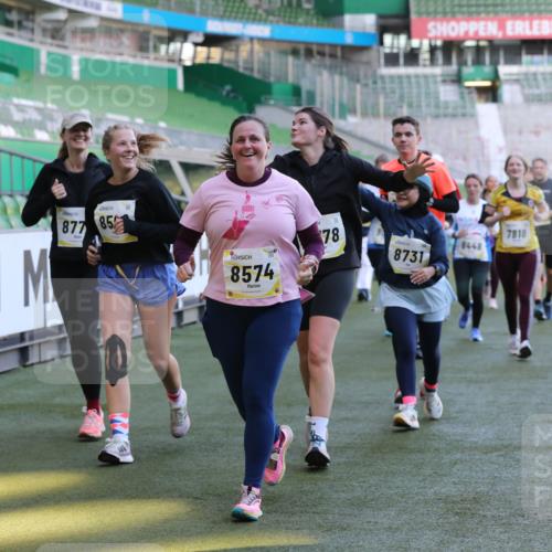 06.10.2024 - 19. swb-Marathon Bremen Yannick Fuchs http://msf.ph/oto/7450005 06.10.2024 10:37:21 Laufen im Stadion 7038, 7064, 7160, 7164, 7172, 7220, 7399, 7416, 7441, 7495, 7512, 7588, 7611, 7612, 7626, 7627, 7645, 7688, 7817, 7818, 7819, 7834, 7908, 8021, 8025, 8026, 8032, 8050, 8051, 8077, 8104, 8130, 8169, 8182, 8184, 8193, 8201, 8202, 8216, 8217, 8221, 8282, 8294, 8340, 8407, 8430, 8448, 8464, 8529, 8532, 8535, 8574, 8597, 8599, 8660, 8687, 8693, 8696, 8703, 8708, 8731, 8770, 8778, 8811, 8862, 8967, 9010, 9074, 9103, 9123, 9129, 9990 meine-sportfotos.de