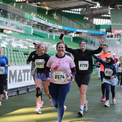 06.10.2024 - 19. swb-Marathon Bremen Yannick Fuchs http://msf.ph/oto/7450014 06.10.2024 10:37:22 Laufen im Stadion 7038, 7064, 7164, 7172, 7220, 7399, 7416, 7441, 7495, 7512, 7588, 7611, 7612, 7626, 7627, 7645, 7688, 7817, 7818, 7819, 7834, 7908, 7999, 8021, 8025, 8026, 8032, 8050, 8051, 8077, 8104, 8130, 8169, 8182, 8184, 8193, 8201, 8202, 8216, 8217, 8221, 8282, 8294, 8340, 8393, 8407, 8430, 8448, 8464, 8529, 8532, 8535, 8574, 8597, 8599, 8660, 8687, 8693, 8696, 8703, 8731, 8770, 8778, 8811, 8862, 8967, 9010, 9074, 9103, 9123, 9129 meine-sportfotos.de