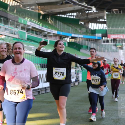 06.10.2024 - 19. swb-Marathon Bremen Yannick Fuchs http://msf.ph/oto/7450020 06.10.2024 10:37:22 Laufen im Stadion 7038, 7064, 7164, 7172, 7220, 7399, 7416, 7441, 7495, 7512, 7588, 7611, 7612, 7626, 7627, 7645, 7688, 7817, 7818, 7819, 7834, 7908, 7999, 8021, 8025, 8026, 8032, 8050, 8051, 8077, 8104, 8130, 8169, 8182, 8184, 8193, 8201, 8202, 8216, 8217, 8221, 8282, 8294, 8340, 8393, 8407, 8430, 8448, 8464, 8529, 8532, 8535, 8574, 8597, 8599, 8660, 8687, 8693, 8696, 8703, 8731, 8770, 8778, 8811, 8862, 8967, 9010, 9074, 9103, 9123, 9129 meine-sportfotos.de