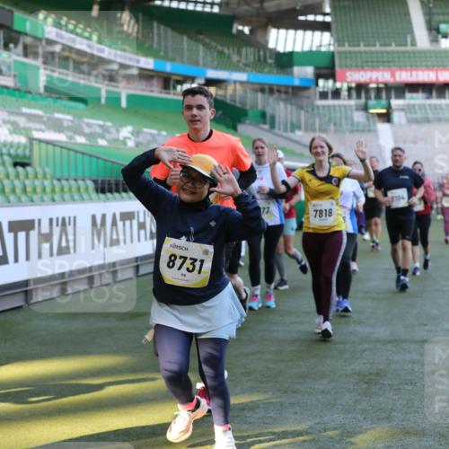 06.10.2024 - 19. swb-Marathon Bremen Yannick Fuchs http://msf.ph/oto/7450029 06.10.2024 10:37:24 Laufen im Stadion 7038, 7164, 7172, 7220, 7399, 7416, 7441, 7495, 7512, 7588, 7611, 7612, 7626, 7627, 7645, 7688, 7711, 7713, 7817, 7818, 7819, 7834, 7908, 7999, 8021, 8025, 8026, 8032, 8050, 8051, 8077, 8104, 8130, 8169, 8182, 8184, 8201, 8202, 8216, 8217, 8221, 8282, 8294, 8340, 8393, 8407, 8448, 8464, 8529, 8532, 8535, 8574, 8597, 8599, 8660, 8687, 8693, 8696, 8703, 8731, 8770, 8778, 8811, 8862, 8967, 9010, 9055, 9074, 9103, 9123, 9129 meine-sportfotos.de