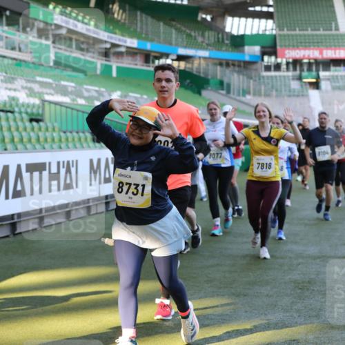 06.10.2024 - 19. swb-Marathon Bremen Yannick Fuchs http://msf.ph/oto/7450031 06.10.2024 10:37:24 Laufen im Stadion 7038, 7164, 7172, 7220, 7399, 7416, 7441, 7495, 7512, 7588, 7611, 7612, 7626, 7627, 7645, 7688, 7711, 7713, 7817, 7818, 7819, 7834, 7908, 7999, 8021, 8025, 8026, 8032, 8050, 8051, 8077, 8104, 8130, 8169, 8182, 8184, 8201, 8202, 8216, 8217, 8221, 8282, 8294, 8340, 8393, 8407, 8448, 8464, 8529, 8532, 8535, 8574, 8597, 8599, 8660, 8687, 8693, 8696, 8703, 8731, 8770, 8778, 8811, 8862, 8967, 9010, 9055, 9074, 9103, 9123, 9129 meine-sportfotos.de