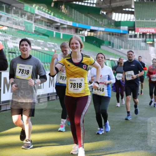 06.10.2024 - 19. swb-Marathon Bremen Yannick Fuchs http://msf.ph/oto/7450043 06.10.2024 10:37:26 Laufen im Stadion 7038, 7164, 7172, 7220, 7399, 7416, 7441, 7495, 7512, 7588, 7611, 7612, 7626, 7627, 7645, 7688, 7711, 7713, 7817, 7818, 7819, 7834, 7908, 7999, 8021, 8025, 8026, 8032, 8050, 8051, 8077, 8104, 8130, 8169, 8182, 8184, 8201, 8202, 8213, 8216, 8217, 8221, 8282, 8294, 8340, 8393, 8407, 8448, 8464, 8529, 8532, 8535, 8574, 8597, 8599, 8660, 8687, 8693, 8696, 8703, 8731, 8770, 8778, 8811, 8862, 8967, 9010, 9055, 9074, 9103, 9123, 9129 meine-sportfotos.de