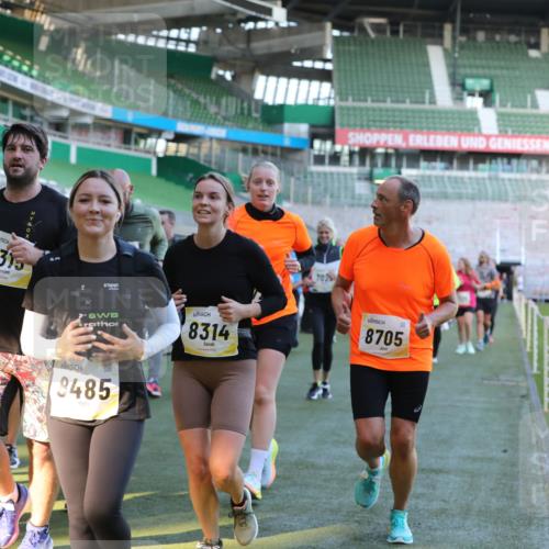 06.10.2024 - 19. swb-Marathon Bremen Yannick Fuchs http://msf.ph/oto/7450050 06.10.2024 10:33:05 Laufen im Stadion 7028, 7049, 7050, 7057, 7108, 7125, 7126, 7316, 7317, 7333, 7354, 7373, 7375, 7425, 7442, 7477, 7499, 7506, 7574, 7621, 7656, 7678, 7734, 7735, 7751, 7758, 7801, 7849, 7865, 7898, 8020, 8022, 8034, 8045, 8048, 8137, 8153, 8189, 8194, 8224, 8241, 8314, 8315, 8317, 8348, 8361, 8384, 8432, 8479, 8485, 8504, 8540, 8643, 8663, 8686, 8700, 8705, 8724, 8759, 8852, 8858, 8864, 8934, 8986, 9059, 9112, 9114, 9117, 9126 meine-sportfotos.de