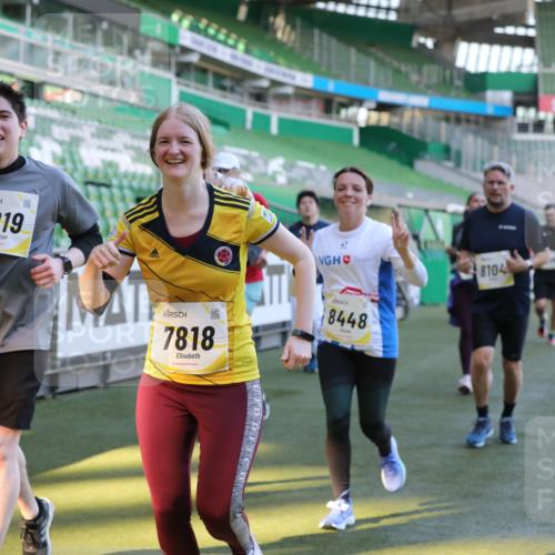 06.10.2024 - 19. swb-Marathon Bremen Yannick Fuchs http://msf.ph/oto/7450051 06.10.2024 10:37:26 Laufen im Stadion 7038, 7164, 7172, 7220, 7399, 7416, 7441, 7495, 7512, 7588, 7611, 7612, 7626, 7627, 7645, 7688, 7711, 7713, 7817, 7818, 7819, 7834, 7908, 7999, 8021, 8025, 8026, 8032, 8050, 8051, 8077, 8104, 8130, 8169, 8182, 8184, 8201, 8202, 8213, 8216, 8217, 8221, 8282, 8294, 8340, 8393, 8407, 8448, 8464, 8529, 8532, 8535, 8574, 8597, 8599, 8660, 8687, 8693, 8696, 8703, 8731, 8770, 8778, 8811, 8862, 8967, 9010, 9055, 9074, 9103, 9123, 9129 meine-sportfotos.de