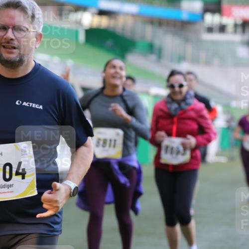 06.10.2024 - 19. swb-Marathon Bremen Yannick Fuchs http://msf.ph/oto/7450070 06.10.2024 10:37:28 Laufen im Stadion 7038, 7164, 7172, 7220, 7399, 7416, 7441, 7495, 7512, 7588, 7611, 7612, 7626, 7627, 7645, 7672, 7688, 7711, 7713, 7728, 7729, 7817, 7818, 7819, 7834, 7908, 7999, 8021, 8025, 8026, 8032, 8050, 8051, 8077, 8104, 8130, 8140, 8141, 8145, 8169, 8182, 8184, 8201, 8202, 8213, 8216, 8217, 8221, 8282, 8294, 8340, 8393, 8407, 8448, 8464, 8529, 8532, 8535, 8574, 8597, 8599, 8660, 8687, 8693, 8696, 8703, 8731, 8770, 8778, 8811, 8862, 8967, 9010, 9055, 9074, 9103, 9129 meine-sportfotos.de
