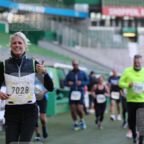 06.10.2024 - 19. swb-Marathon Bremen Yannick Fuchs http://msf.ph/oto/7450073 06.10.2024 10:33:07 Laufen im Stadion 7028, 7049, 7050, 7057, 7108, 7125, 7126, 7316, 7317, 7333, 7354, 7373, 7375, 7425, 7442, 7477, 7499, 7506, 7509, 7510, 7574, 7621, 7656, 7678, 7734, 7735, 7751, 7758, 7801, 7849, 7865, 7898, 8020, 8022, 8034, 8048, 8137, 8153, 8189, 8194, 8224, 8241, 8314, 8315, 8348, 8361, 8384, 8432, 8479, 8485, 8504, 8540, 8643, 8663, 8686, 8700, 8705, 8724, 8852, 8858, 8864, 8934, 8986, 9059, 9112, 9114, 9117, 9126 meine-sportfotos.de