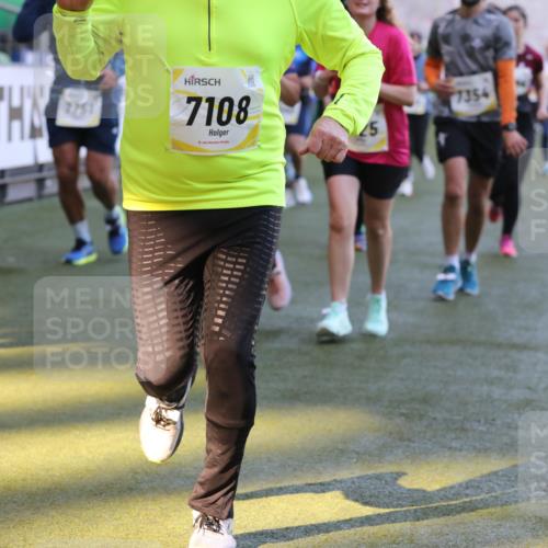 06.10.2024 - 19. swb-Marathon Bremen Yannick Fuchs http://msf.ph/oto/7450097 06.10.2024 10:33:11 Laufen im Stadion 7028, 7049, 7057, 7108, 7125, 7126, 7316, 7317, 7333, 7354, 7373, 7375, 7442, 7477, 7499, 7506, 7509, 7510, 7574, 7621, 7656, 7678, 7734, 7735, 7751, 7758, 7801, 7849, 7865, 7898, 8020, 8022, 8034, 8048, 8137, 8153, 8189, 8194, 8224, 8241, 8308, 8314, 8315, 8348, 8361, 8384, 8432, 8451, 8479, 8485, 8504, 8540, 8643, 8663, 8686, 8700, 8705, 8724, 8852, 8858, 8864, 8934, 8986, 9041, 9059, 9112, 9114, 9117, 9126 meine-sportfotos.de