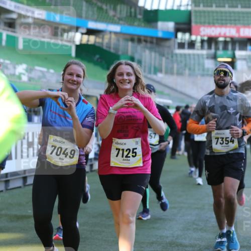 06.10.2024 - 19. swb-Marathon Bremen Yannick Fuchs http://msf.ph/oto/7450104 06.10.2024 10:33:12 Laufen im Stadion 7028, 7049, 7057, 7108, 7125, 7269, 7316, 7317, 7333, 7354, 7373, 7375, 7442, 7477, 7499, 7506, 7509, 7510, 7574, 7621, 7656, 7678, 7734, 7735, 7751, 7758, 7801, 7849, 7865, 7898, 8020, 8022, 8034, 8048, 8137, 8153, 8189, 8194, 8224, 8241, 8308, 8314, 8315, 8361, 8384, 8432, 8451, 8479, 8485, 8504, 8540, 8643, 8663, 8686, 8700, 8705, 8724, 8852, 8858, 8864, 8934, 8986, 9041, 9059, 9112, 9114, 9117, 9126 meine-sportfotos.de