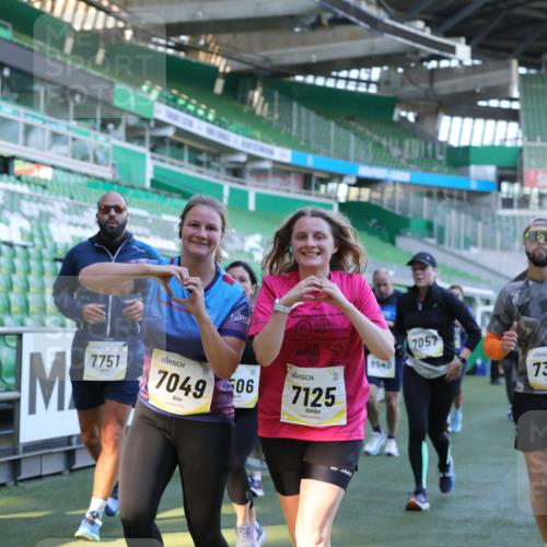 06.10.2024 - 19. swb-Marathon Bremen Yannick Fuchs http://msf.ph/oto/7450112 06.10.2024 10:33:13 Laufen im Stadion 7028, 7049, 7057, 7108, 7125, 7269, 7316, 7317, 7333, 7354, 7373, 7375, 7442, 7477, 7499, 7506, 7509, 7510, 7574, 7621, 7656, 7678, 7734, 7735, 7751, 7758, 7801, 7849, 7865, 7898, 8020, 8022, 8034, 8048, 8153, 8189, 8194, 8224, 8241, 8308, 8314, 8315, 8361, 8384, 8432, 8451, 8479, 8485, 8504, 8540, 8643, 8663, 8686, 8705, 8724, 8852, 8858, 8864, 8934, 8986, 9041, 9059, 9112, 9114, 9117, 9126 meine-sportfotos.de
