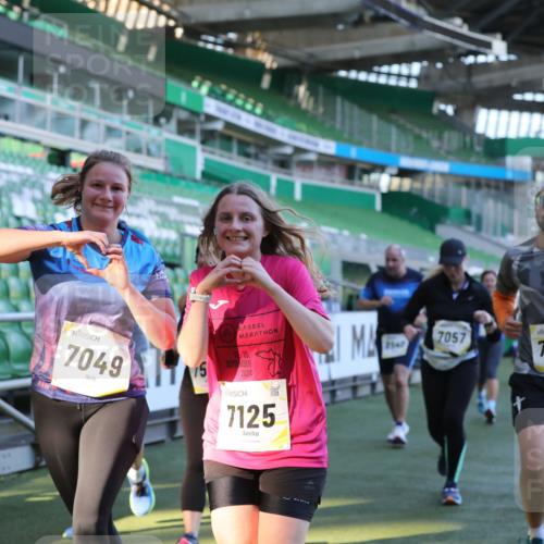06.10.2024 - 19. swb-Marathon Bremen Yannick Fuchs http://msf.ph/oto/7450118 06.10.2024 10:33:13 Laufen im Stadion 7028, 7049, 7057, 7108, 7125, 7269, 7316, 7317, 7333, 7354, 7373, 7375, 7442, 7477, 7499, 7506, 7509, 7510, 7574, 7621, 7656, 7678, 7734, 7735, 7751, 7758, 7801, 7849, 7865, 7898, 8020, 8022, 8034, 8048, 8153, 8189, 8194, 8224, 8241, 8308, 8314, 8315, 8361, 8384, 8432, 8451, 8479, 8485, 8504, 8540, 8643, 8663, 8686, 8705, 8724, 8852, 8858, 8864, 8934, 8986, 9041, 9059, 9112, 9114, 9117, 9126 meine-sportfotos.de