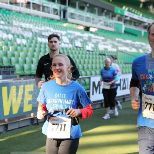 06.10.2024 - 19. swb-Marathon Bremen Yannick Fuchs http://msf.ph/oto/7450119 06.10.2024 10:38:08 Laufen im Stadion 7062, 7070, 7075, 7079, 7093, 7112, 7166, 7211, 7212, 7235, 7301, 7310, 7348, 7356, 7357, 7374, 7420, 7440, 7455, 7473, 7475, 7500, 7524, 7527, 7543, 7544, 7653, 7672, 7681, 7711, 7713, 7725, 7728, 7729, 7732, 7760, 7791, 7808, 7836, 7845, 7881, 7916, 7933, 7949, 7994, 7995, 8063, 8114, 8134, 8136, 8140, 8141, 8145, 8149, 8188, 8213, 8295, 8296, 8417, 8439, 8455, 8507, 8537, 8549, 8554, 8565, 8623, 8697, 8714, 8821, 8895, 8906, 8912, 8921, 8926, 8944, 9055 meine-sportfotos.de