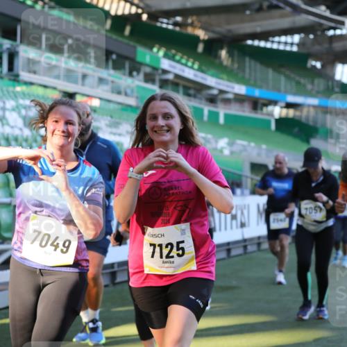 06.10.2024 - 19. swb-Marathon Bremen Yannick Fuchs http://msf.ph/oto/7450120 06.10.2024 10:33:13 Laufen im Stadion 7028, 7049, 7057, 7108, 7125, 7269, 7316, 7317, 7333, 7354, 7373, 7375, 7442, 7477, 7499, 7506, 7509, 7510, 7574, 7621, 7656, 7678, 7734, 7735, 7751, 7758, 7801, 7849, 7865, 7898, 8020, 8022, 8034, 8048, 8153, 8189, 8194, 8224, 8241, 8308, 8314, 8315, 8361, 8384, 8432, 8451, 8479, 8485, 8504, 8540, 8643, 8663, 8686, 8705, 8724, 8852, 8858, 8864, 8934, 8986, 9041, 9059, 9112, 9114, 9117, 9126 meine-sportfotos.de