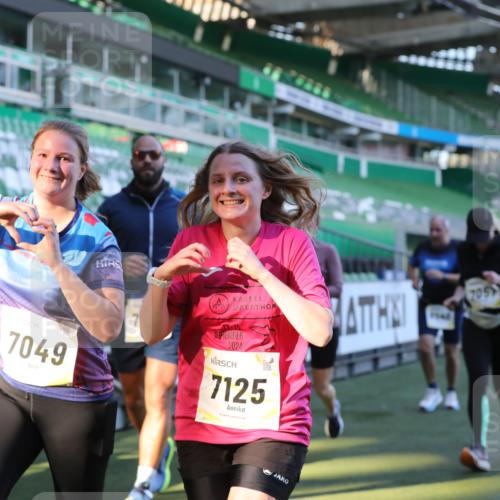 06.10.2024 - 19. swb-Marathon Bremen Yannick Fuchs http://msf.ph/oto/7450122 06.10.2024 10:33:14 Laufen im Stadion 7028, 7049, 7057, 7108, 7125, 7269, 7316, 7317, 7333, 7354, 7373, 7375, 7442, 7477, 7506, 7509, 7510, 7574, 7621, 7656, 7678, 7734, 7735, 7751, 7758, 7801, 7849, 7898, 8020, 8022, 8034, 8048, 8153, 8189, 8194, 8195, 8224, 8241, 8308, 8314, 8315, 8384, 8432, 8451, 8479, 8485, 8504, 8540, 8611, 8643, 8663, 8686, 8705, 8724, 8852, 8858, 8864, 8934, 8986, 9041, 9053, 9059, 9112, 9114, 9117, 9126 meine-sportfotos.de