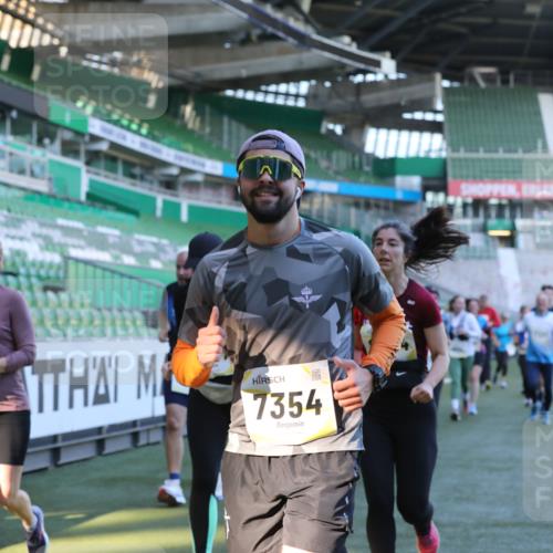 06.10.2024 - 19. swb-Marathon Bremen Yannick Fuchs http://msf.ph/oto/7450129 06.10.2024 10:33:14 Laufen im Stadion 7028, 7049, 7057, 7108, 7125, 7269, 7316, 7317, 7333, 7354, 7373, 7375, 7442, 7477, 7506, 7509, 7510, 7574, 7621, 7656, 7678, 7734, 7735, 7751, 7758, 7801, 7849, 7898, 8020, 8022, 8034, 8048, 8153, 8189, 8194, 8195, 8224, 8241, 8308, 8314, 8315, 8384, 8432, 8451, 8479, 8485, 8504, 8540, 8611, 8643, 8663, 8686, 8705, 8724, 8852, 8858, 8864, 8934, 8986, 9041, 9053, 9059, 9112, 9114, 9117, 9126 meine-sportfotos.de