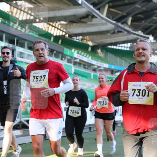 06.10.2024 - 19. swb-Marathon Bremen Yannick Fuchs http://msf.ph/oto/7450183 06.10.2024 10:38:31 Laufen im Stadion 7068, 7070, 7079, 7166, 7211, 7212, 7235, 7248, 7301, 7336, 7348, 7359, 7455, 7524, 7527, 7589, 7653, 7705, 7760, 7791, 7836, 7845, 7933, 7949, 7952, 8134, 8136, 8149, 8164, 8165, 8417, 8422, 8455, 8507, 8518, 8519, 8549, 8554, 8563, 8565, 8590, 8591, 8690, 8714, 8758, 8821, 8866, 8876, 8880, 8916, 8926, 8930, 8944, 9062 meine-sportfotos.de