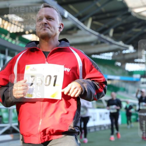 06.10.2024 - 19. swb-Marathon Bremen Yannick Fuchs http://msf.ph/oto/7450185 06.10.2024 10:38:32 Laufen im Stadion 7068, 7070, 7079, 7166, 7235, 7248, 7301, 7336, 7348, 7359, 7455, 7524, 7527, 7589, 7653, 7705, 7760, 7791, 7836, 7845, 7933, 7949, 7952, 8134, 8136, 8149, 8164, 8165, 8422, 8455, 8518, 8519, 8549, 8554, 8563, 8565, 8590, 8591, 8690, 8714, 8758, 8821, 8866, 8876, 8880, 8916, 8926, 8930, 8944, 9062 meine-sportfotos.de