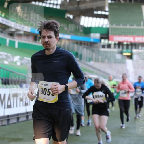 06.10.2024 - 19. swb-Marathon Bremen Yannick Fuchs http://msf.ph/oto/7450188 06.10.2024 10:33:21 Laufen im Stadion 7028, 7049, 7057, 7108, 7125, 7201, 7269, 7316, 7333, 7354, 7373, 7442, 7506, 7509, 7510, 7608, 7621, 7656, 7663, 7751, 7758, 7801, 7849, 7867, 7869, 7898, 8020, 8022, 8034, 8048, 8153, 8189, 8194, 8195, 8224, 8241, 8308, 8314, 8315, 8384, 8451, 8485, 8504, 8534, 8540, 8611, 8643, 8653, 8686, 8705, 8724, 8798, 8852, 8858, 8864, 8986, 9003, 9041, 9053, 9059, 9072, 9073, 9112, 9114, 9126 meine-sportfotos.de
