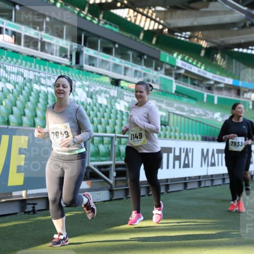 06.10.2024 - 19. swb-Marathon Bremen Yannick Fuchs http://msf.ph/oto/7450195 06.10.2024 10:38:34 Laufen im Stadion 7068, 7070, 7079, 7166, 7235, 7248, 7301, 7336, 7348, 7359, 7455, 7524, 7527, 7589, 7653, 7705, 7760, 7791, 7836, 7845, 7933, 7949, 7952, 8134, 8136, 8149, 8164, 8165, 8420, 8422, 8455, 8518, 8519, 8554, 8563, 8565, 8590, 8591, 8684, 8690, 8714, 8758, 8866, 8876, 8880, 8916, 8926, 8930, 8944, 9062 meine-sportfotos.de