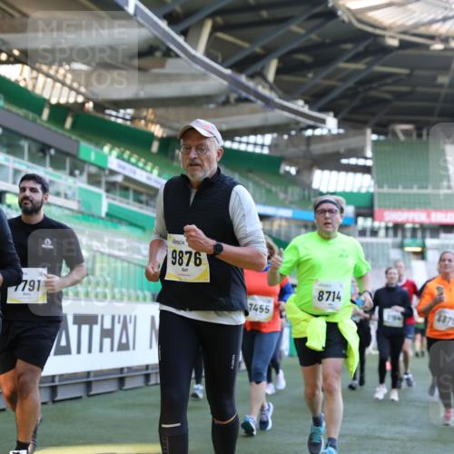 06.10.2024 - 19. swb-Marathon Bremen Yannick Fuchs http://msf.ph/oto/7450205 06.10.2024 10:38:36 Laufen im Stadion 7068, 7070, 7079, 7235, 7248, 7301, 7336, 7348, 7359, 7455, 7517, 7524, 7527, 7589, 7592, 7593, 7653, 7705, 7760, 7791, 7836, 7845, 7933, 7949, 7952, 8134, 8136, 8149, 8164, 8165, 8420, 8422, 8455, 8518, 8519, 8563, 8590, 8591, 8684, 8690, 8714, 8758, 8866, 8876, 8880, 8916, 8926, 8930, 8944, 9062 meine-sportfotos.de