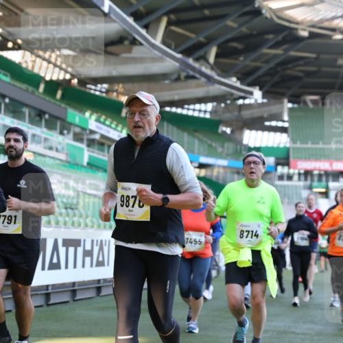 06.10.2024 - 19. swb-Marathon Bremen Yannick Fuchs http://msf.ph/oto/7450207 06.10.2024 10:38:36 Laufen im Stadion 7068, 7070, 7079, 7235, 7248, 7301, 7336, 7348, 7359, 7455, 7517, 7524, 7527, 7589, 7592, 7593, 7653, 7705, 7760, 7791, 7836, 7845, 7933, 7949, 7952, 8134, 8136, 8149, 8164, 8165, 8420, 8422, 8455, 8518, 8519, 8563, 8590, 8591, 8684, 8690, 8714, 8758, 8866, 8876, 8880, 8916, 8926, 8930, 8944, 9062 meine-sportfotos.de