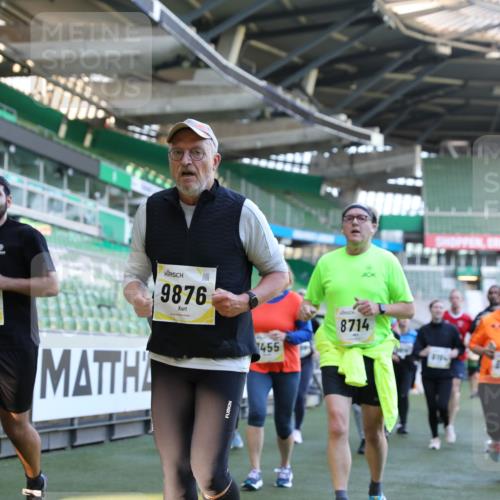 06.10.2024 - 19. swb-Marathon Bremen Yannick Fuchs http://msf.ph/oto/7450210 06.10.2024 10:38:36 Laufen im Stadion 7068, 7070, 7079, 7235, 7248, 7301, 7336, 7348, 7359, 7455, 7517, 7524, 7527, 7589, 7592, 7593, 7653, 7705, 7760, 7791, 7836, 7845, 7933, 7949, 7952, 8134, 8136, 8149, 8164, 8165, 8420, 8422, 8455, 8518, 8519, 8563, 8590, 8591, 8684, 8690, 8714, 8758, 8866, 8876, 8880, 8916, 8926, 8930, 8944, 9062 meine-sportfotos.de