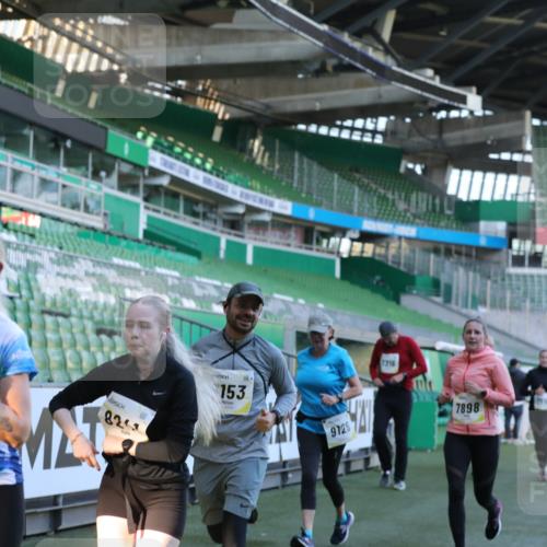 06.10.2024 - 19. swb-Marathon Bremen Yannick Fuchs http://msf.ph/oto/7450212 06.10.2024 10:33:23 Laufen im Stadion 7028, 7049, 7057, 7108, 7125, 7201, 7202, 7203, 7269, 7316, 7330, 7332, 7333, 7354, 7442, 7506, 7509, 7510, 7608, 7621, 7663, 7751, 7758, 7801, 7849, 7867, 7869, 7898, 7997, 8020, 8022, 8034, 8048, 8153, 8189, 8194, 8195, 8224, 8241, 8308, 8314, 8315, 8384, 8451, 8504, 8534, 8540, 8611, 8643, 8653, 8686, 8705, 8724, 8798, 8852, 8864, 8986, 9003, 9041, 9053, 9059, 9072, 9073, 9114, 9126 meine-sportfotos.de