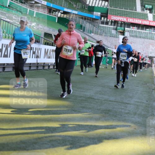 06.10.2024 - 19. swb-Marathon Bremen Yannick Fuchs http://msf.ph/oto/7450215 06.10.2024 10:33:24 Laufen im Stadion 7028, 7049, 7057, 7108, 7125, 7201, 7202, 7203, 7269, 7316, 7330, 7332, 7333, 7354, 7442, 7506, 7509, 7510, 7608, 7621, 7663, 7751, 7758, 7801, 7855, 7867, 7869, 7898, 7997, 8020, 8022, 8034, 8048, 8153, 8189, 8194, 8195, 8224, 8241, 8308, 8314, 8315, 8384, 8451, 8504, 8534, 8540, 8611, 8643, 8653, 8686, 8705, 8724, 8798, 8852, 8864, 8986, 9003, 9041, 9053, 9059, 9072, 9073, 9114, 9126 meine-sportfotos.de