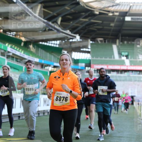 06.10.2024 - 19. swb-Marathon Bremen Yannick Fuchs http://msf.ph/oto/7450216 06.10.2024 10:38:39 Laufen im Stadion 7068, 7079, 7173, 7248, 7301, 7336, 7348, 7359, 7455, 7517, 7527, 7589, 7592, 7593, 7705, 7791, 7836, 7845, 7933, 7949, 7952, 8126, 8128, 8134, 8136, 8149, 8164, 8165, 8247, 8420, 8422, 8455, 8518, 8519, 8563, 8590, 8591, 8684, 8690, 8714, 8758, 8866, 8876, 8880, 8916, 8926, 8930, 8944, 9062 meine-sportfotos.de